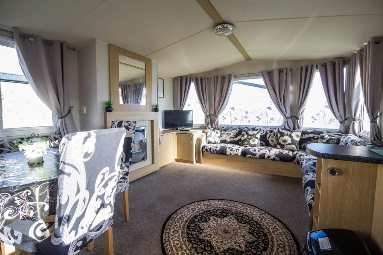 Готель Lovely Caravan With Wifi At Broadland Sands In Suffolk Ref 20035Bs Hopton on Sea Екстер'єр фото