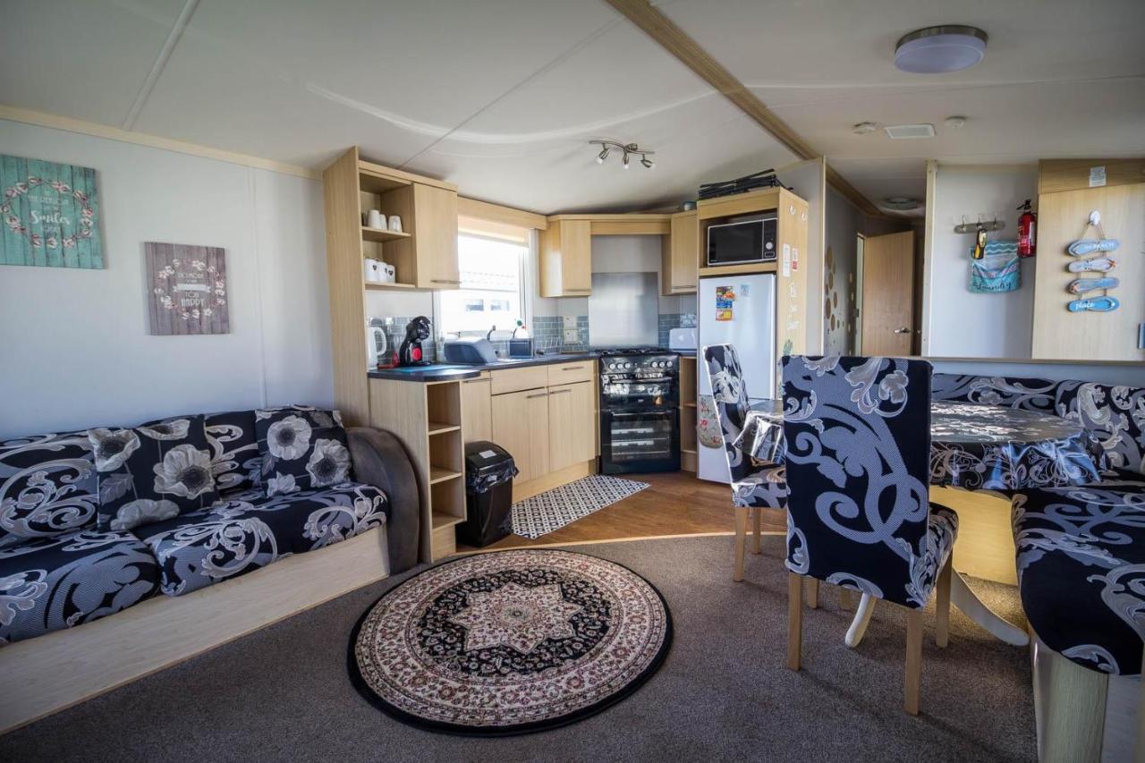 Готель Lovely Caravan With Wifi At Broadland Sands In Suffolk Ref 20035Bs Hopton on Sea Екстер'єр фото